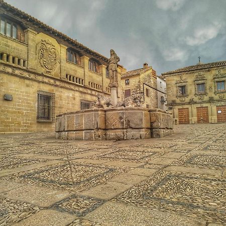 Vft Puerta De Cordoba Apartment Baeza Luaran gambar